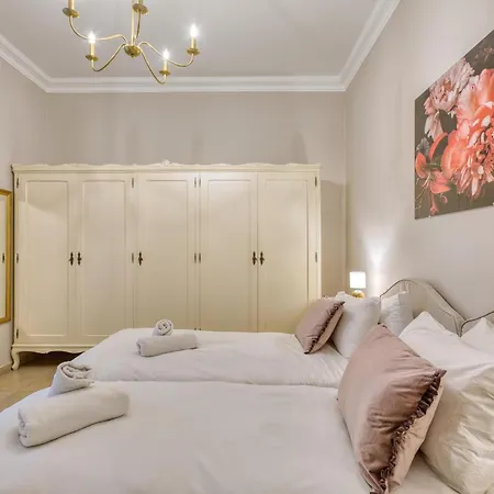 Prime Cambridge 3br Near Seafront Apartment