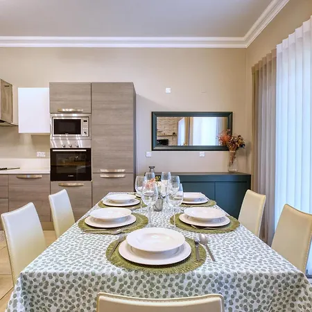 아파트 Prime Cambridge 3br Near Seafront *