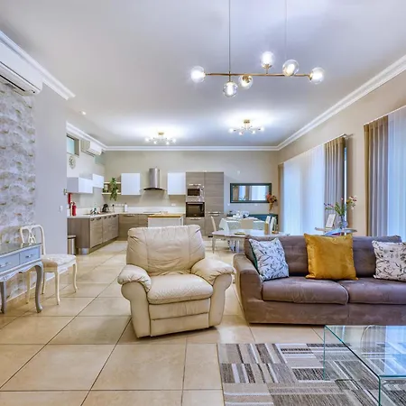 Prime Cambridge 3br Near Seafront
