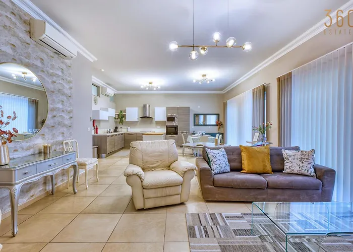 Prime Cambridge 3br Close To Seafront With Wifi And Ac